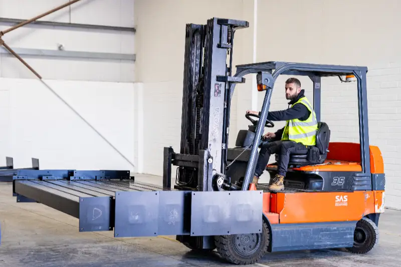 Forklift Truck with Mezzanine Floor Beams